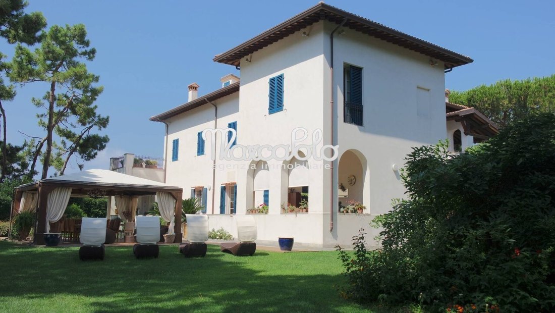Villa in Centro, Massa, Italy 1 - 16696849