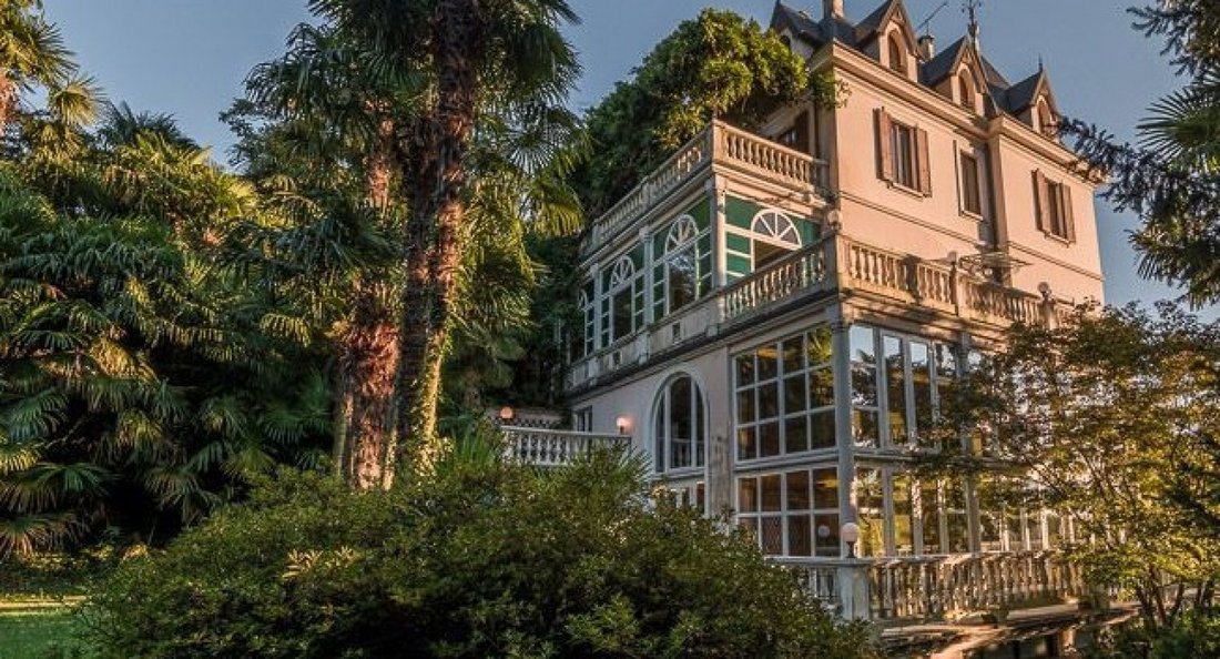 Villa in Luino, Lombardy, Italy 1 - 16696736