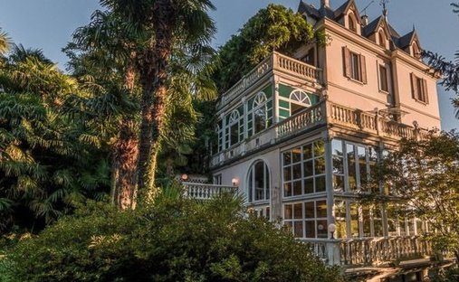 Villa a Luino, Lombardia, Italia 1
