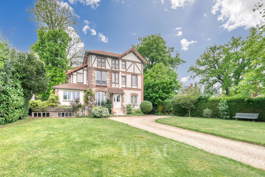 House in Poincare, Garches, France 1 - 15552062