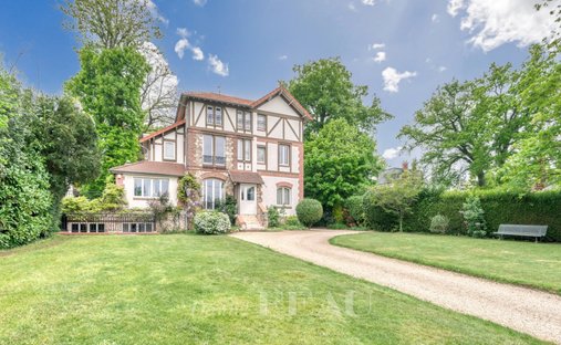 House in Poincare, Garches, France 1
