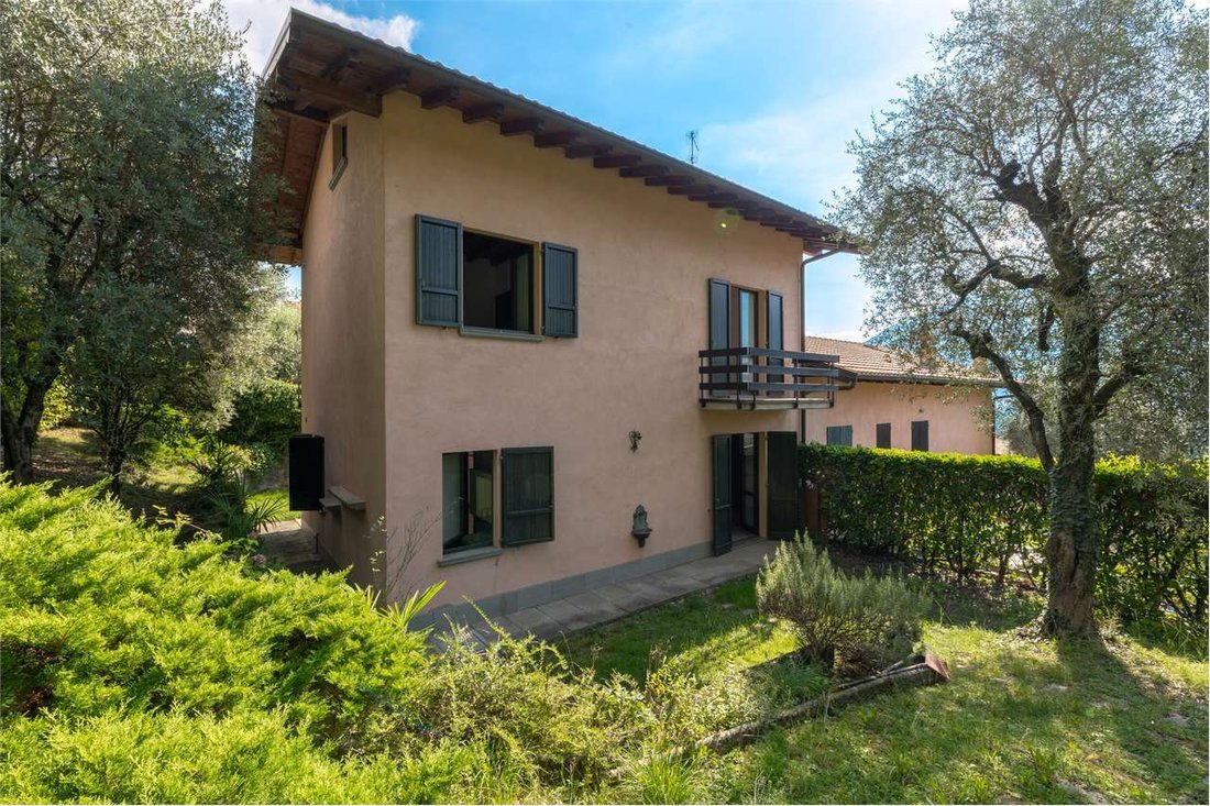 Villa in Lenno, Lombardy, Italy 1 - 16698734