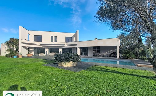 Castle for Sale in Bouliac, Nouvelle-Aquitaine, France