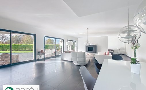 Castle for Sale in Bouliac, Nouvelle-Aquitaine, France