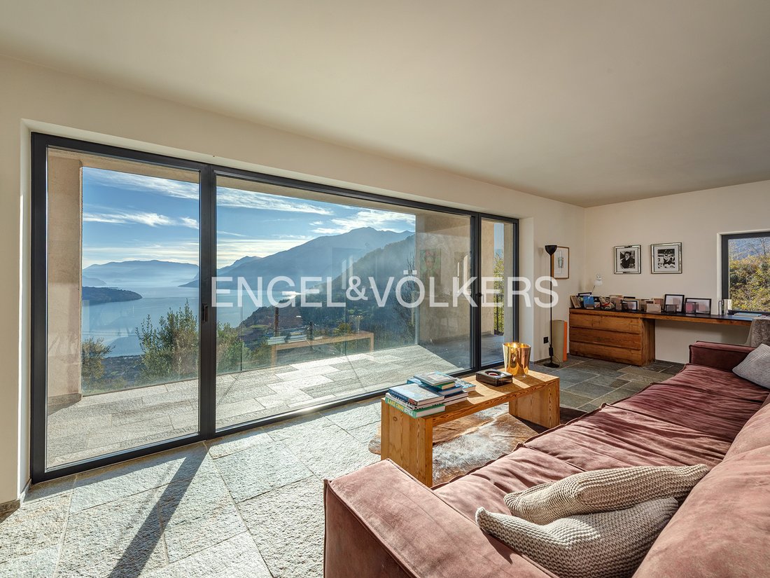 Villa in Vercana, Lombardy, Italy 2 - 16701078