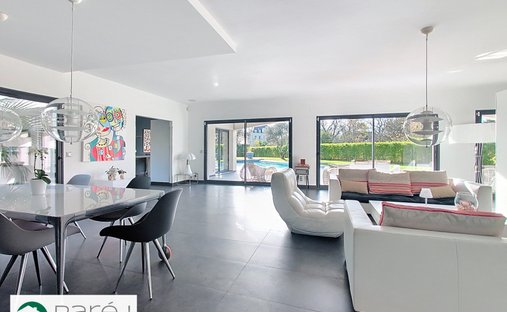 Castle for Sale in Bouliac, Nouvelle-Aquitaine, France