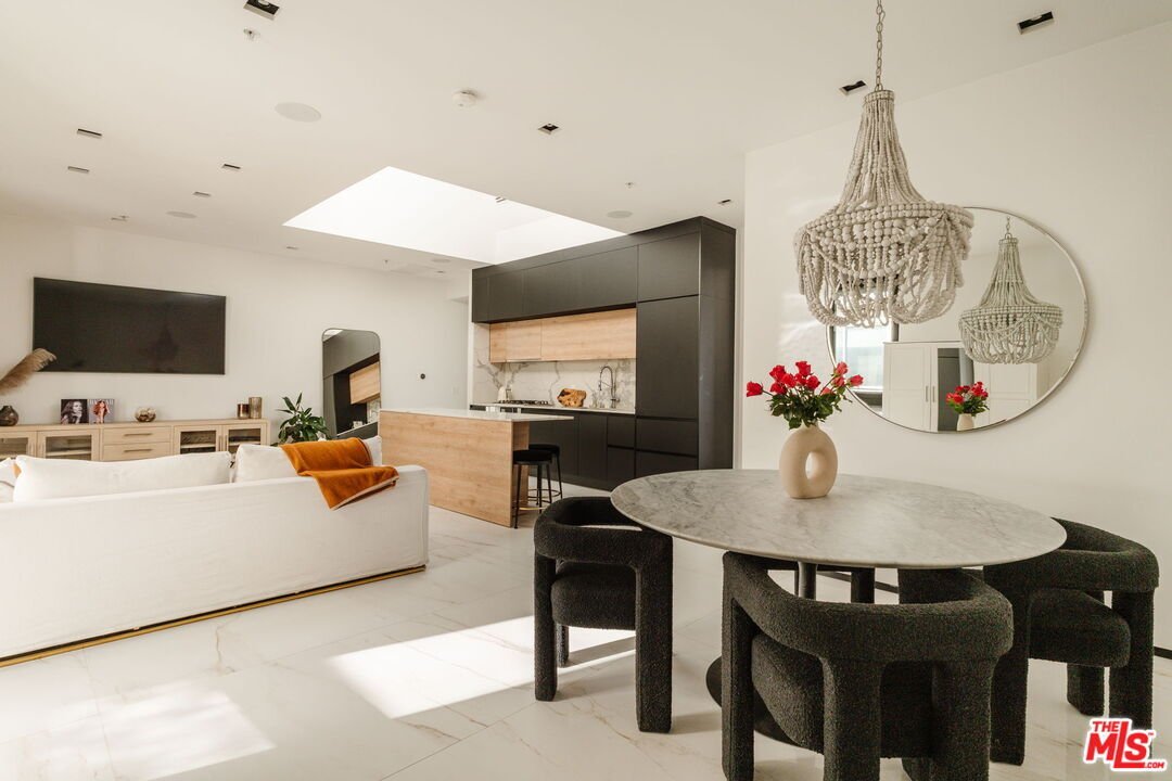 Condo in Los Angeles, California, United States 2 - 16701047