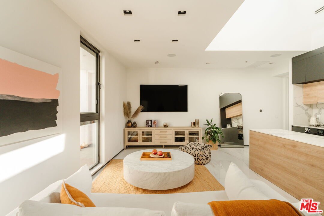 Condo in Los Angeles, California, United States 4 - 16701047