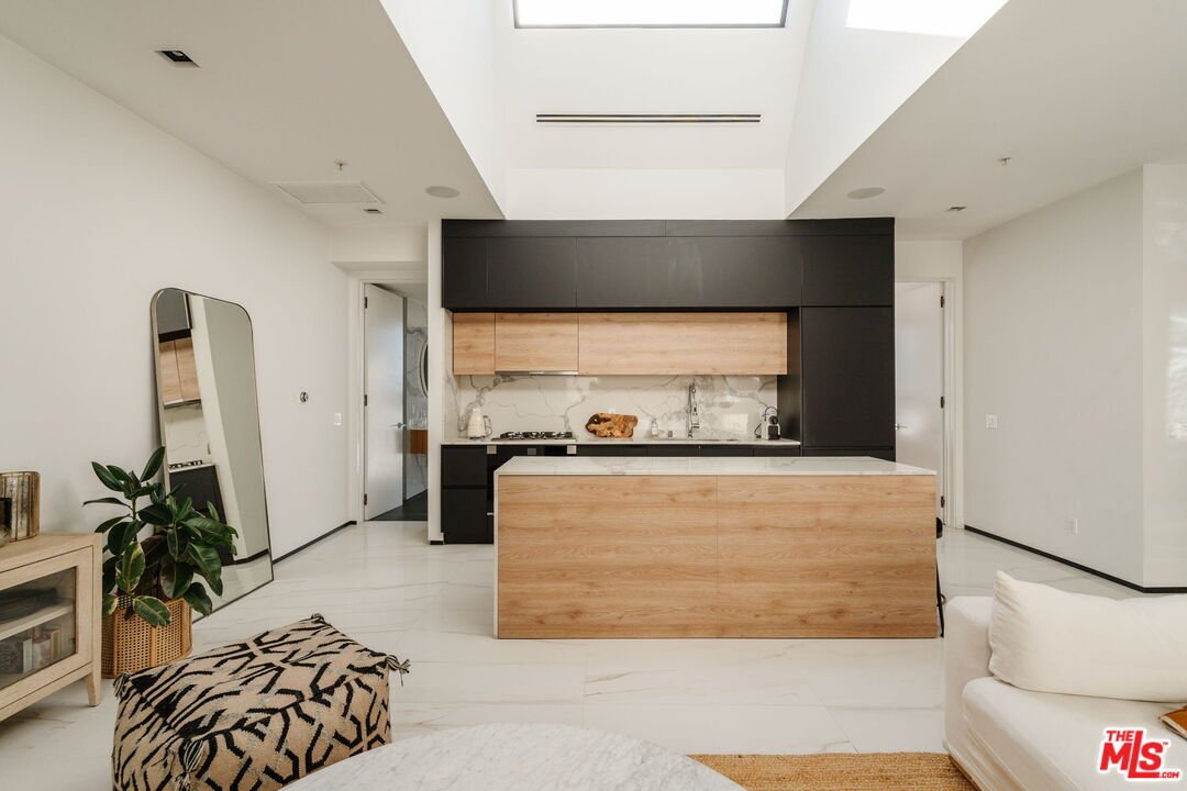 Condo in Los Angeles, California, United States 5 - 16701047