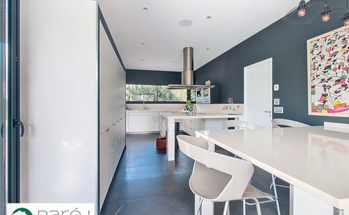 Castle for Sale in Bouliac, Nouvelle-Aquitaine, France