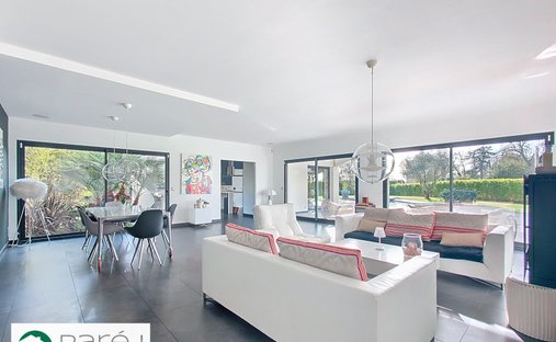 Castle for Sale in Bouliac, Nouvelle-Aquitaine, France