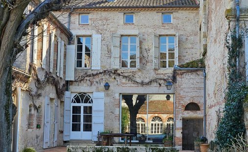 Agen Charming Estate With Manor House, Caretaker's House, Barn For Events, River, Lake 19 Hectares