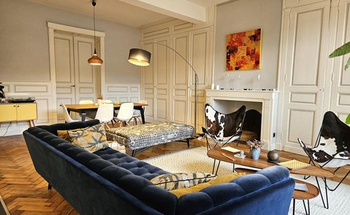 Agen Charming Estate With Manor House, Caretaker's House, Barn For Events, River, Lake 19 Hectares