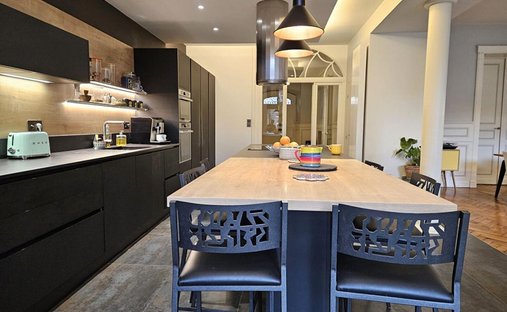 Agen Charming Estate With Manor House, Caretaker's House, Barn For Events, River, Lake 19 Hectares