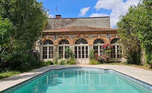 Agen Charming Estate With Manor House, Caretaker's House, Barn For Events, River, Lake 19 Hectares