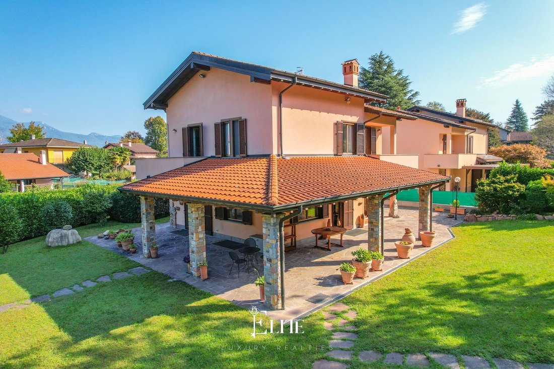 Villa in Bodio Lomnago, Lombardy, Italy 1 - 16701741