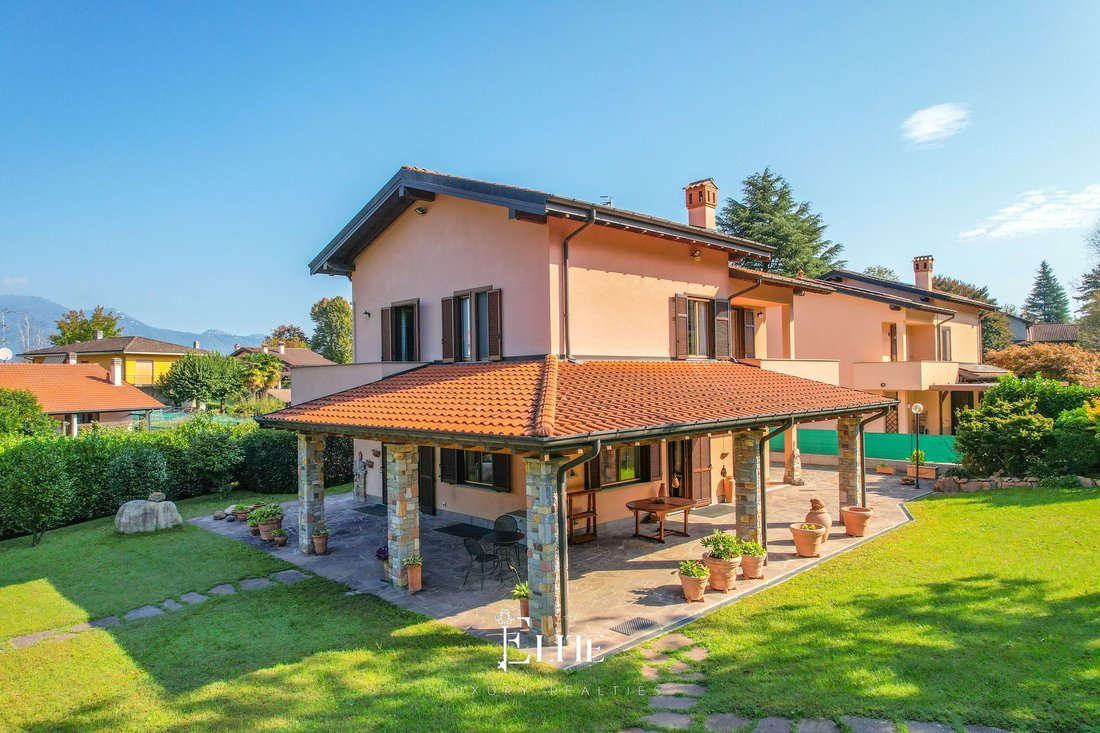 Villa in Bodio Lomnago, Lombardy, Italy 2 - 16701741