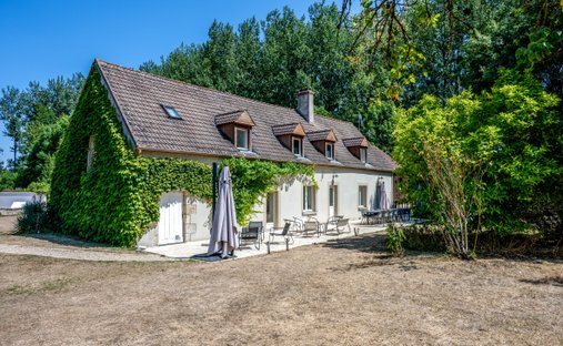 Seyr, La Charité-sur-Loire, France 1