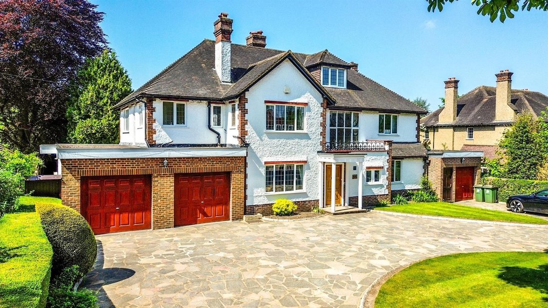 House in London Borough of Sutton, England 3 - 16702225