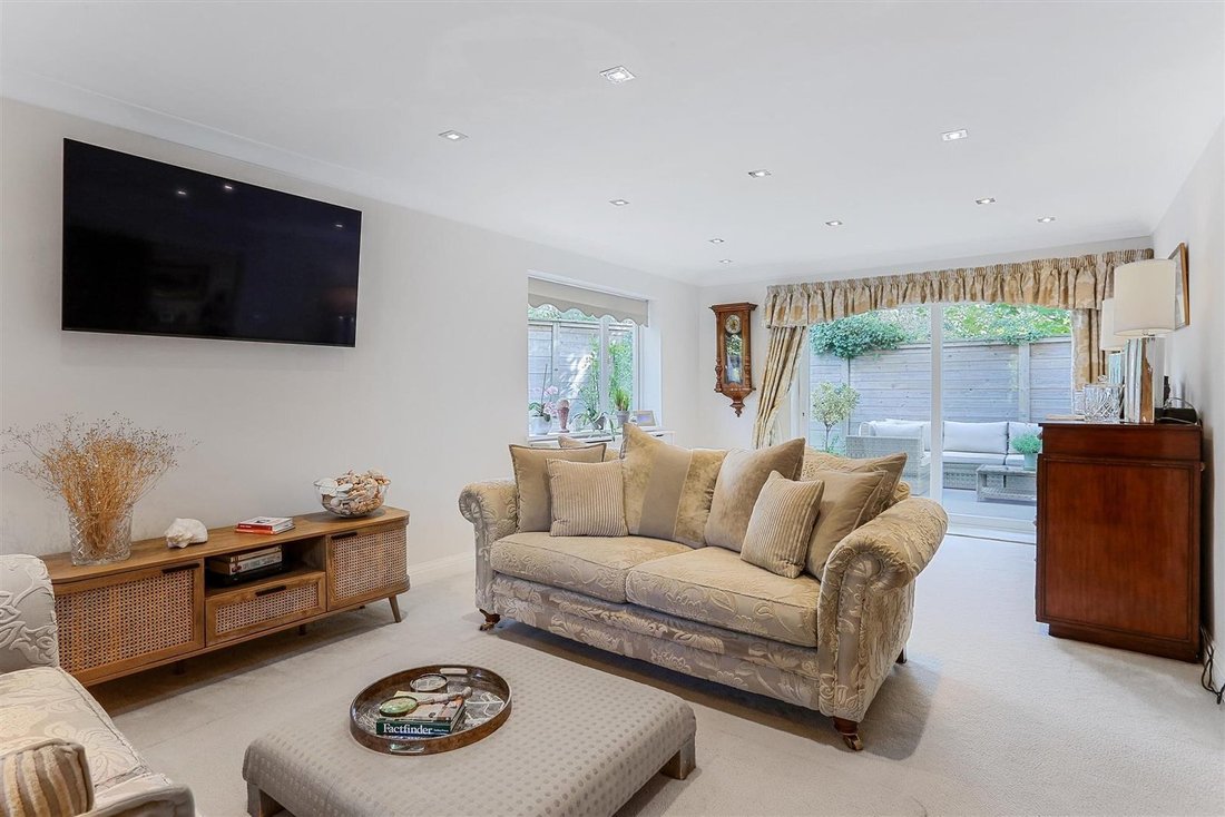 House in Epsom, England, United Kingdom 4 - 16702472