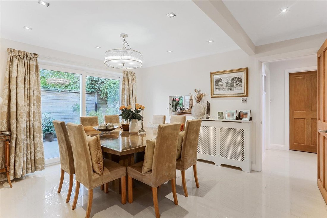 House in Epsom, England, United Kingdom 3 - 16702472