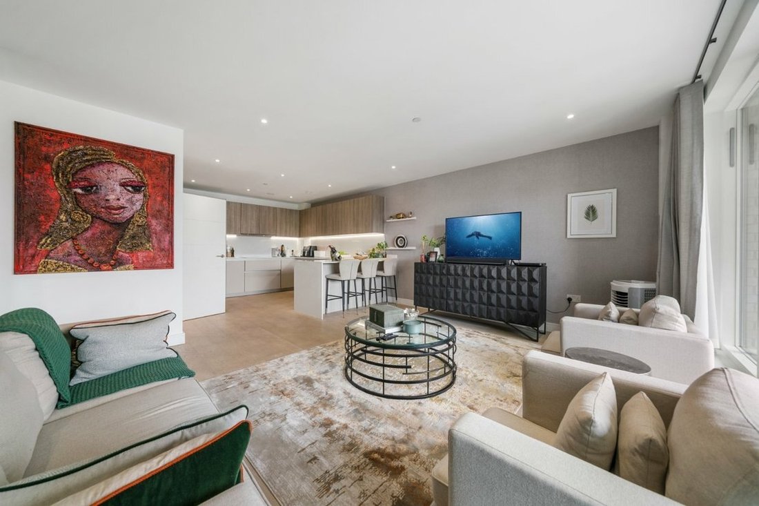 Apartment in Brondesbury Park, Brent, England 2 - 16702056