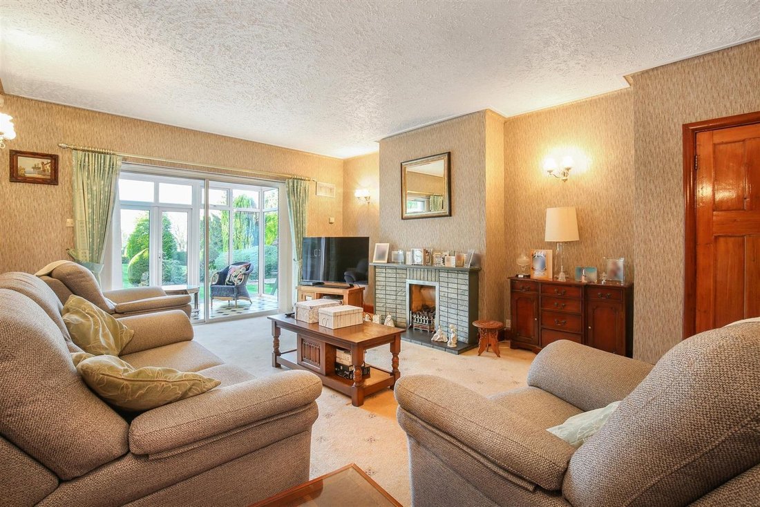 House in London Borough of Sutton, England 4 - 16702225