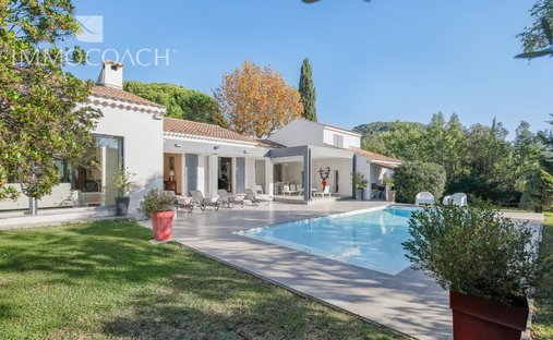 House in Centre Ville, Carqueiranne, France 1