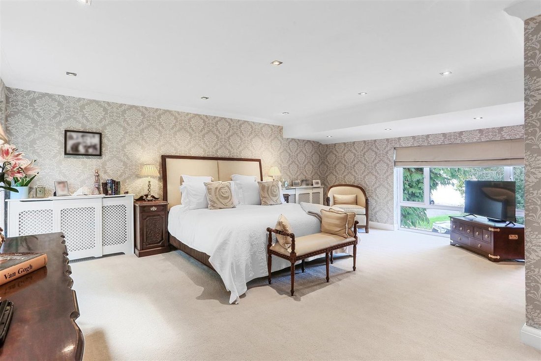 House in Epsom, England, United Kingdom 2 - 16702472