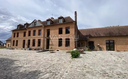 Vienne Department (86) 19th And 20th Century Chateau 345 Acres Of Land