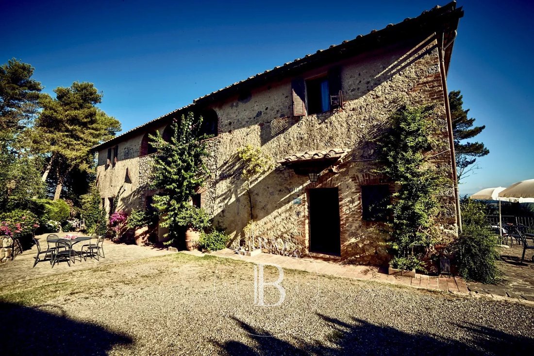 Estate in Siena, Tuscany, Italy 5 - 16702602