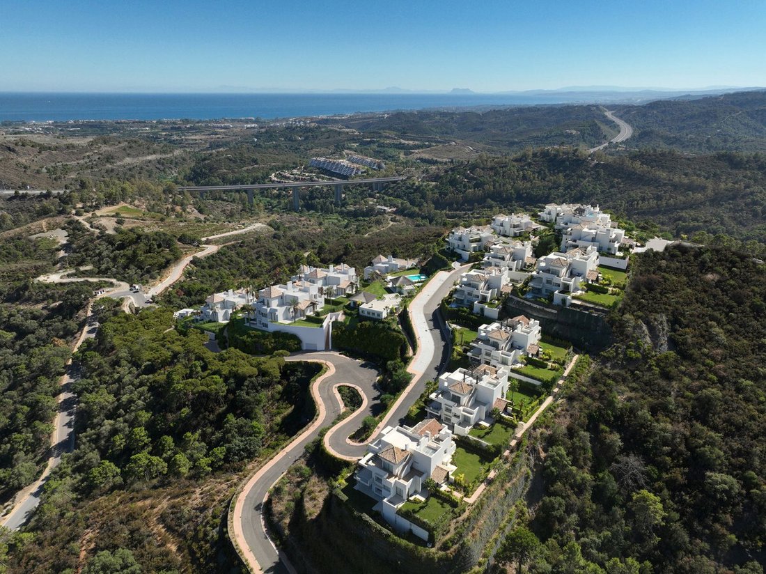 Apartment in Benahavis, Andalusia, Spain 3 - 16702477