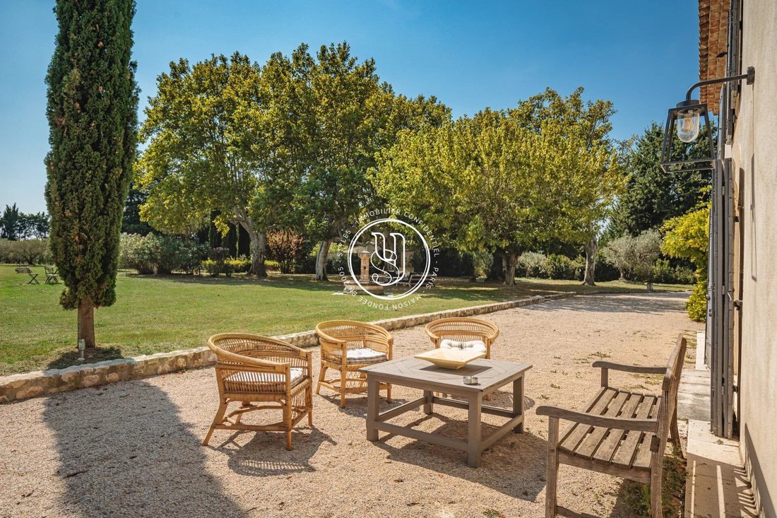 Villa in Saint-Rémy-de-Provence, Provence-Alpes-Côte d'Azur, France 1 - 16702628