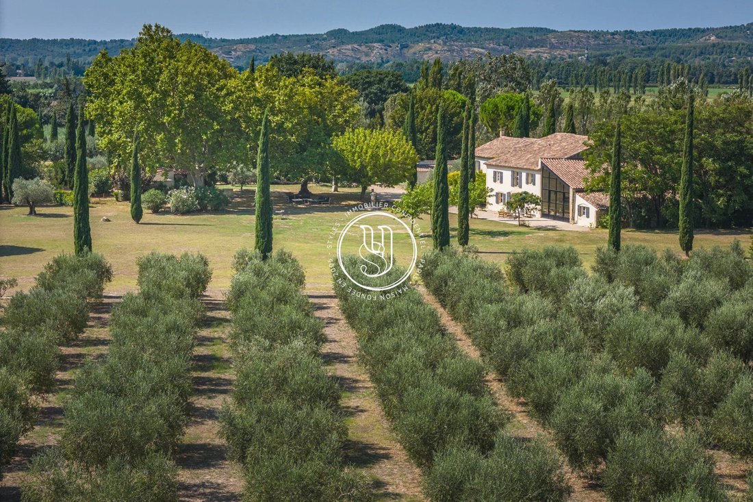 Villa in Saint-Rémy-de-Provence, Provence-Alpes-Côte d'Azur, France 2 - 16702628