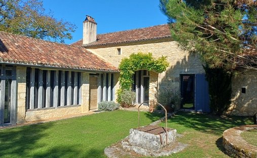 Castle for Sale in Périgueux, Nouvelle-Aquitaine, France