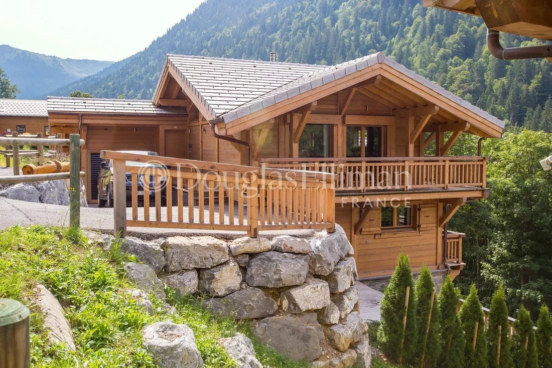 Chalet in Morzine, Auvergne-Rhône-Alpes, France 1 - 15854437