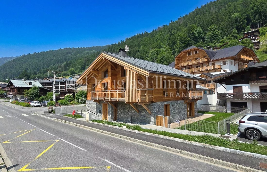 Chalet in Morzine, Auvergne-Rhône-Alpes, France 2 - 16460809