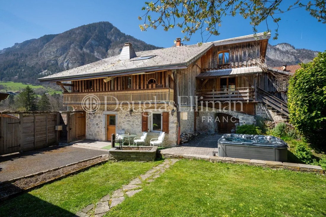 Chalet in Le Biot, Auvergne-Rhône-Alpes, France 1 - 15584771