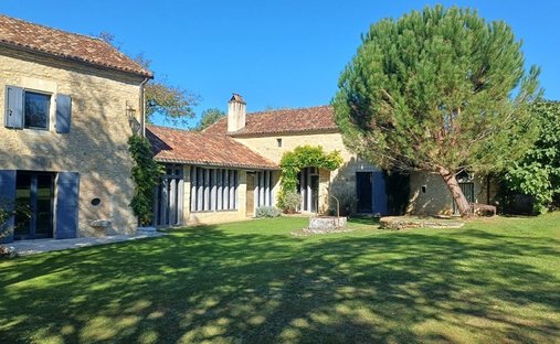 Castle for Sale in Périgueux, Nouvelle-Aquitaine, France
