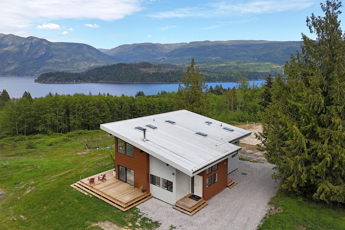 House in Sechelt, British Columbia, Canada 3 - 16703352