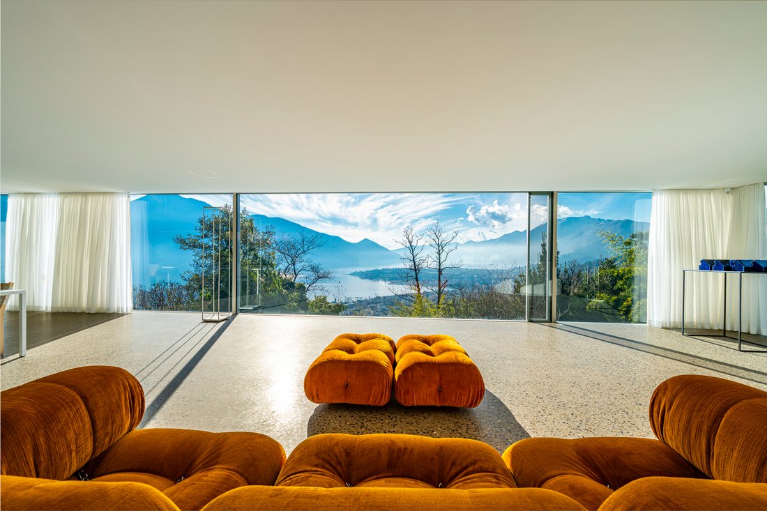 Iconic Design Villa With Lake Views