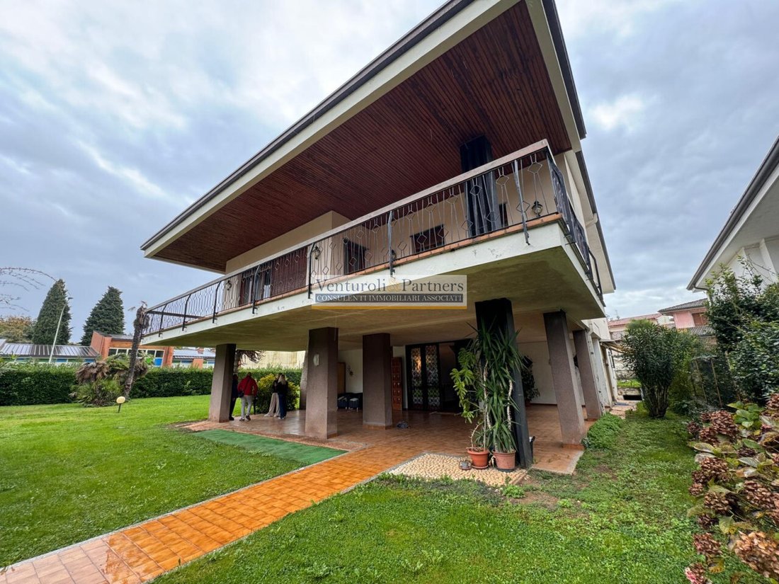 Villa in Gavardo, Lombardy, Italy 1 - 14865505