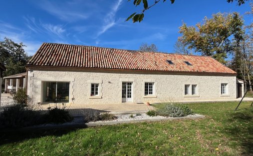 House in Lamonzie-Montastruc, Nouvelle-Aquitaine, France 1