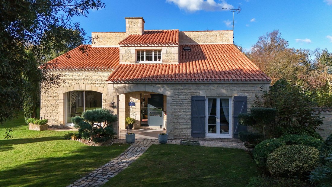 House in Bourg, Lagord, France 2 - 16704029