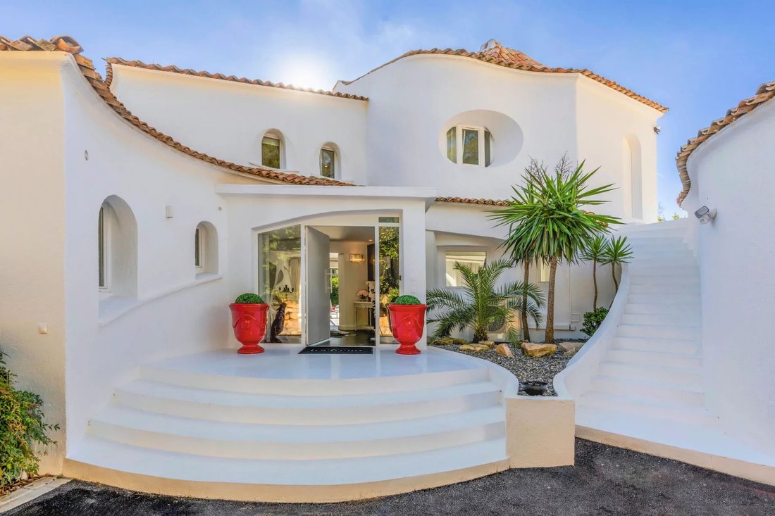 Villa in Mougins, Provence-Alpes-Côte d'Azur, France 2 - 16703454