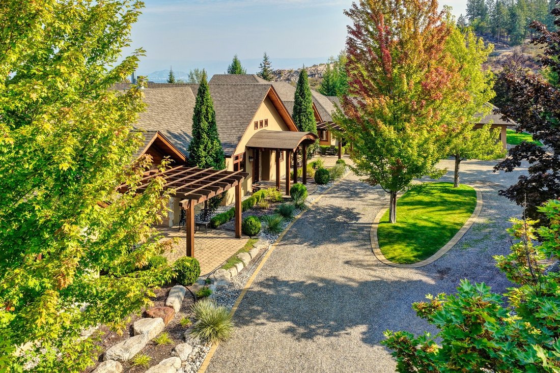 House in Kelowna, British Columbia, Canada 3 - 16704367