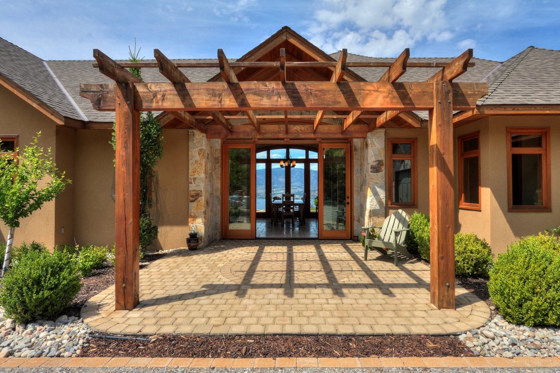 House in Kelowna, British Columbia, Canada 5 - 16704367