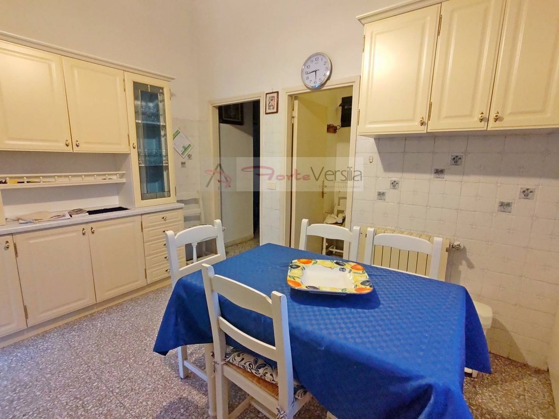 House in Center, Forte dei Marmi, Tuscany 4 - 16704147