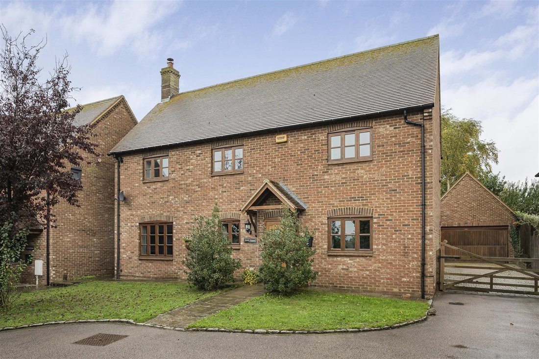 House in Charndon, England 1 - 16703744
