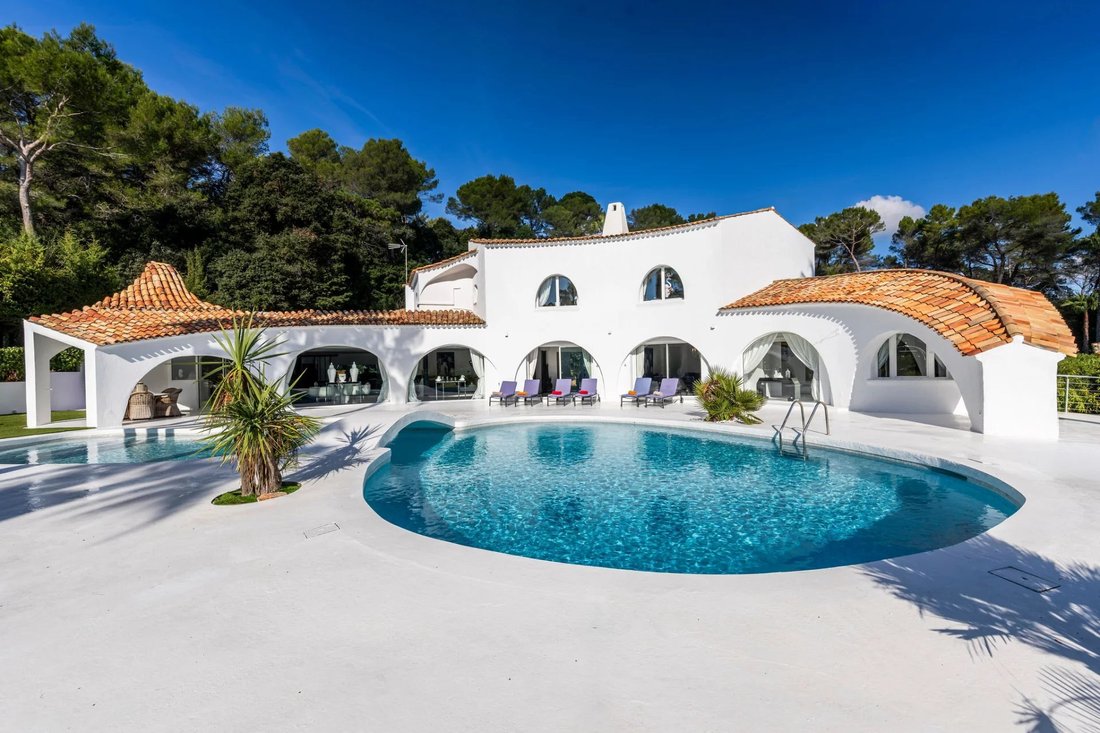 Villa in Mougins, Provence-Alpes-Côte d'Azur, France 3 - 16703454